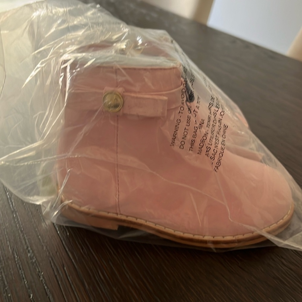 Janie and Jack pink girls booties. Size 6. New with tags.